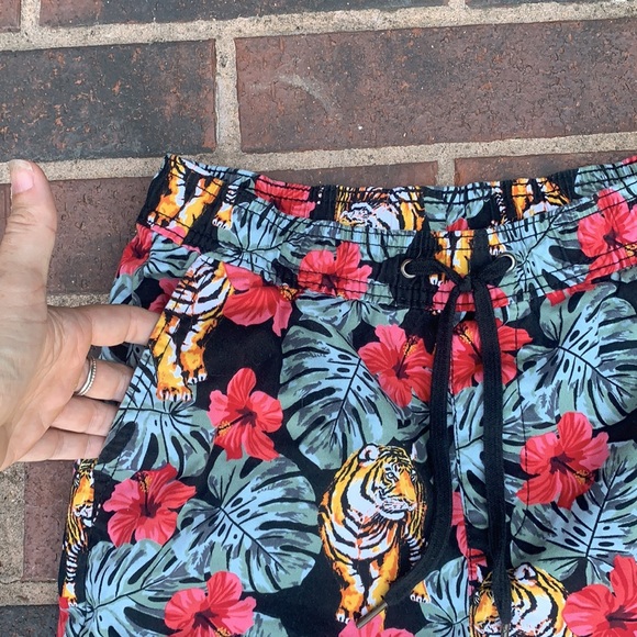 Tiger shorts - Picture 2 of 6